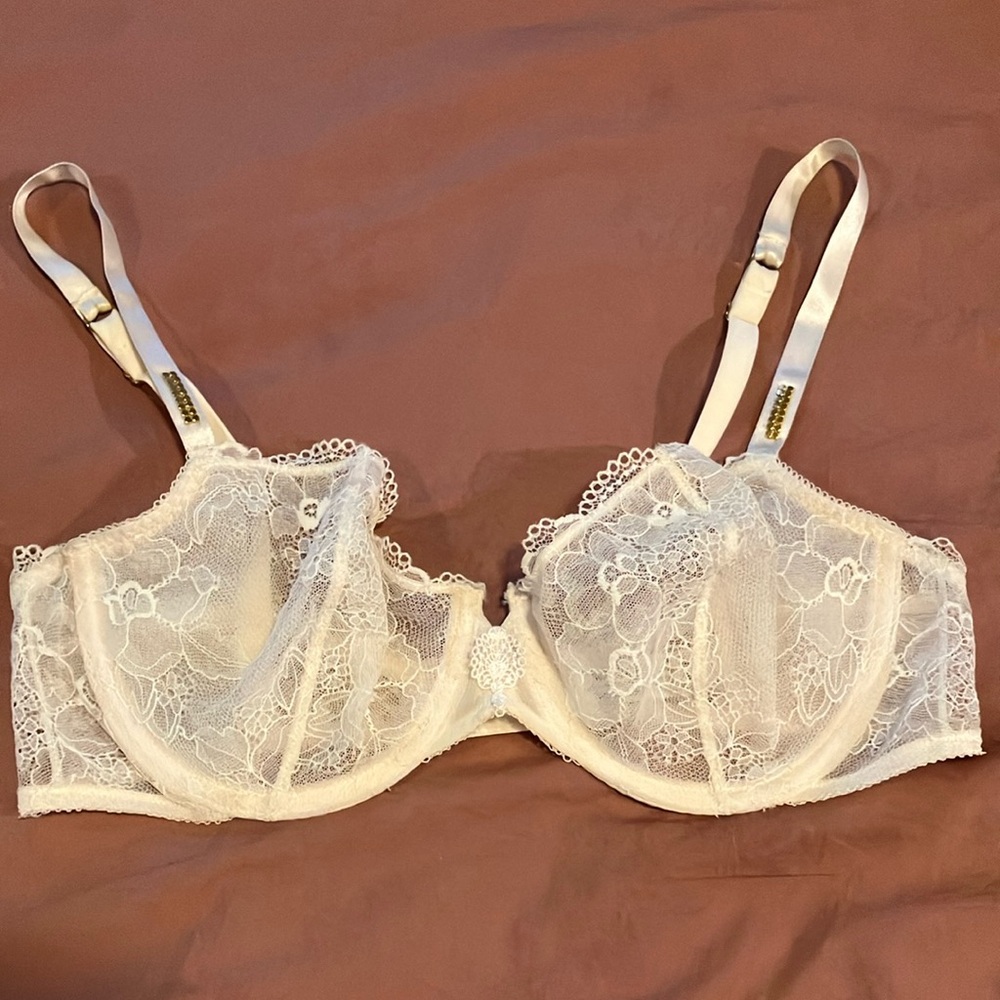Ivory Wacoal Elegant Lace Underwire Bra Size 36D